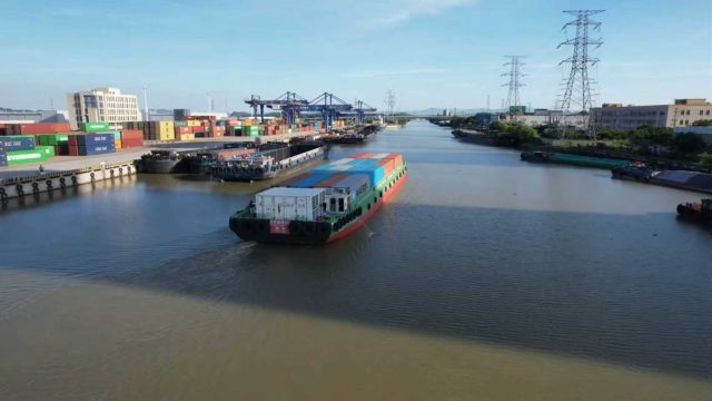 Wah Kwong, NatPower and Wuxing Ruituo sign MoU to develop zero-carbon inland waterway shipping routes